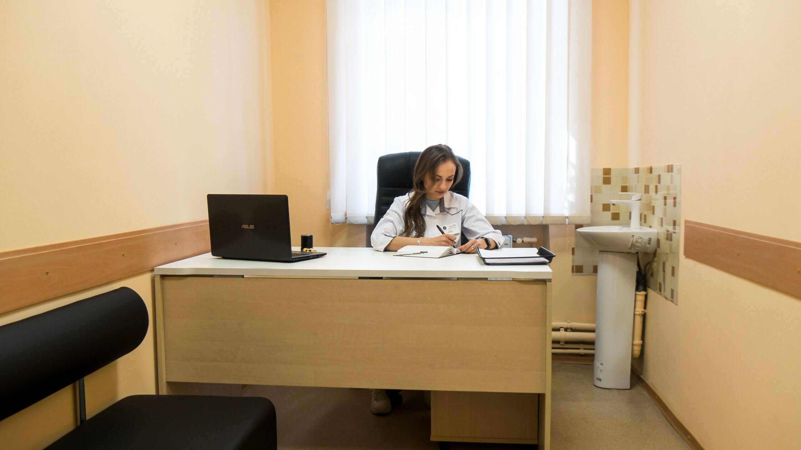 Первинна консультація з фахівцем